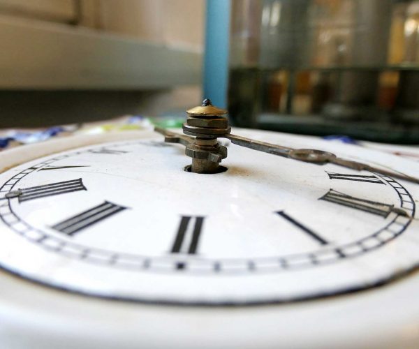 Berghold_Detail_Uhrenwerkstatt_Wanduhr