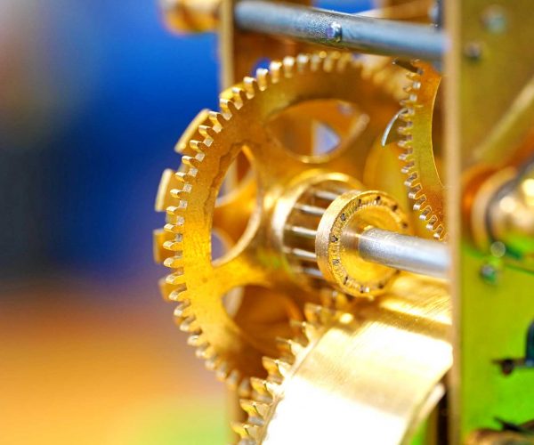 Berghold_Detail_Uhrwerk_Standuhr_restauriert_Aufmacher